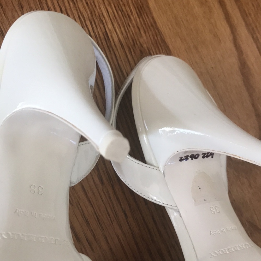 New Burberry white check sandal, 7.5 - Picture 10 of 14